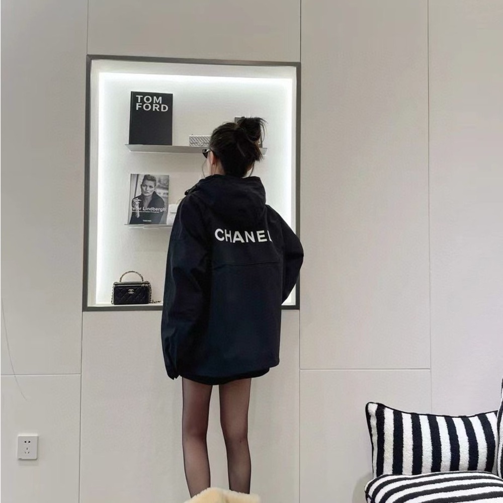 Chanel Women's Black Jacket Oversized - Picture 4 of 16